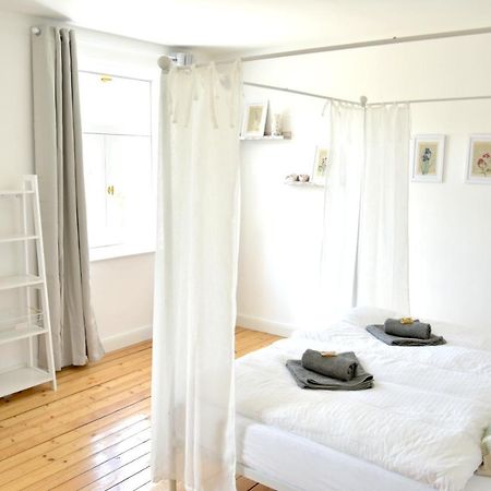 White Midsommar - Stilvolle Wohnung, 3 Schlafzimmer, Wohnzimmer, Kueche 란츠후트 외부 사진